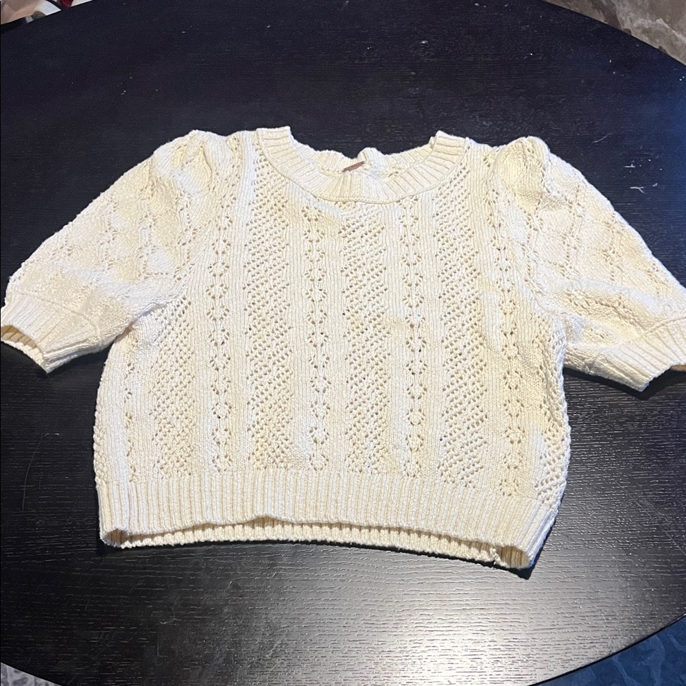 Free People sweater. Good used condition. Size xs